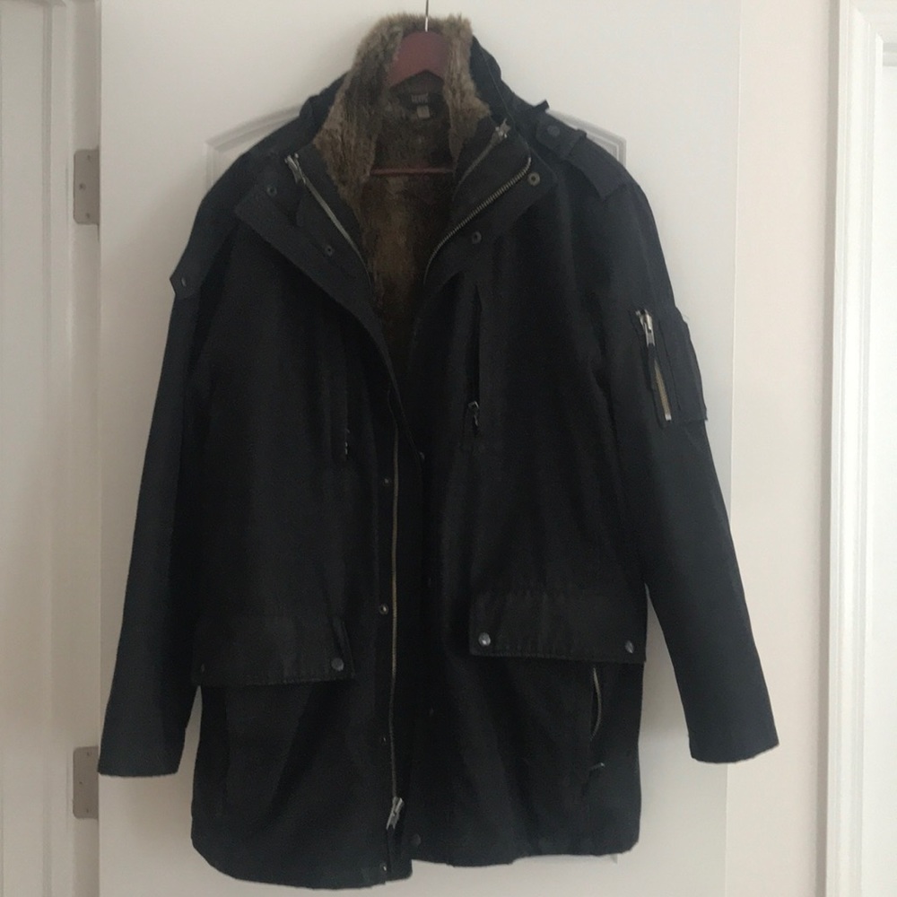 Amazing men’s coat with detachable faux fur